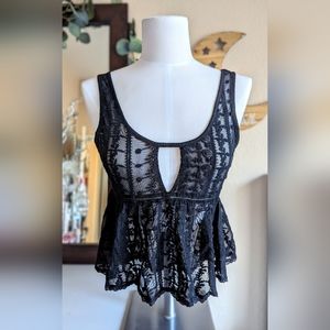 🐰American Rag Embroidered Hi-lo Crop Top